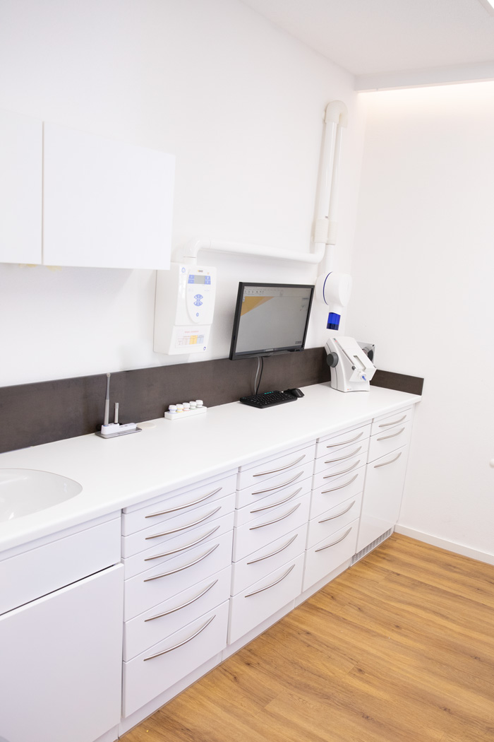 Aligner Zahnschiene, unsichtbare Zahnspange, Zahnfehlstellung Korrektur, Zahnarztpraxis Winzer Dr. Zacher